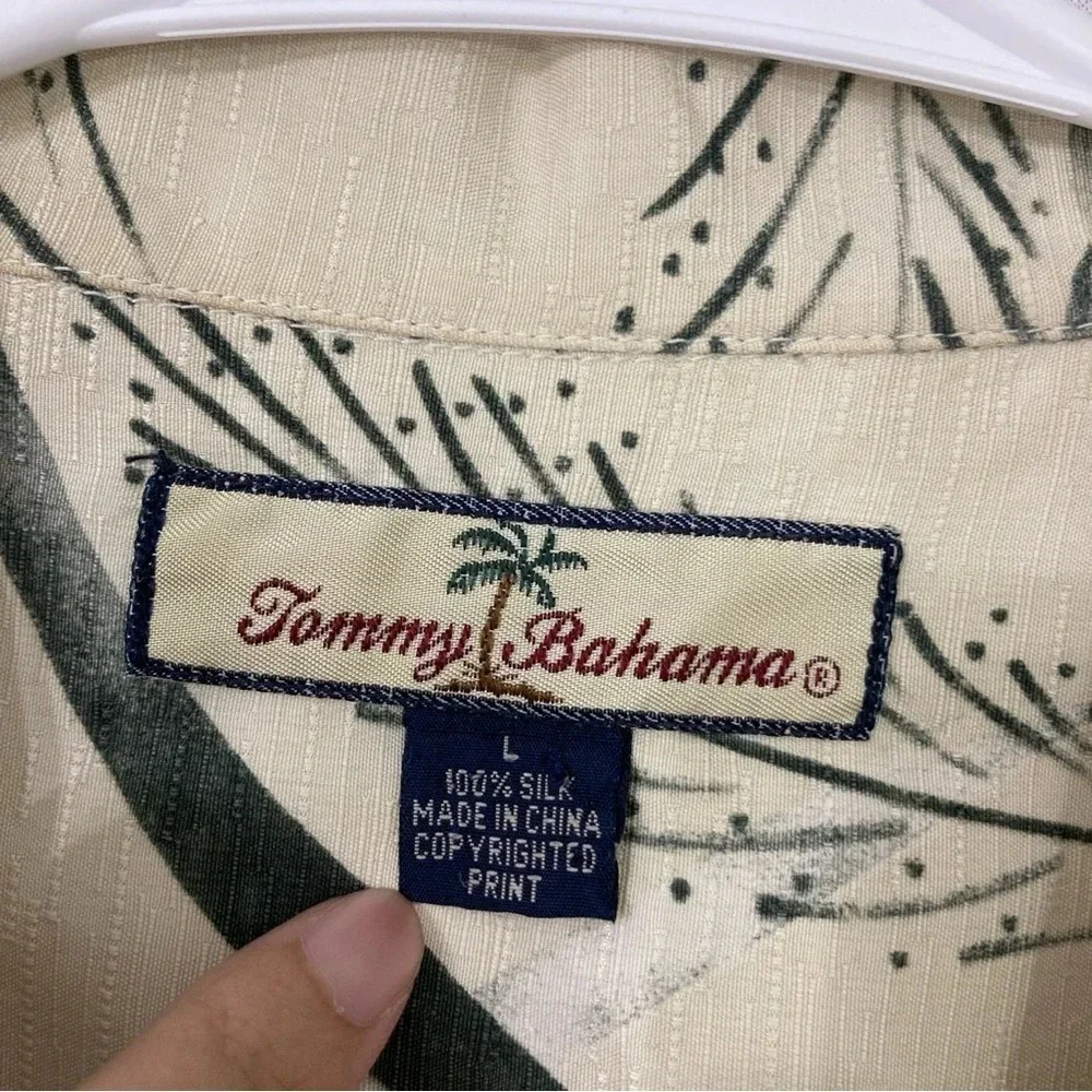 Tommy Bahama Leaf Print 100% Silk Short Sleeve Button Down size Large